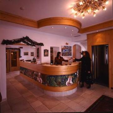 Dolomiti Hotel Cozzio Мадона ди Кампильо Екстериор снимка